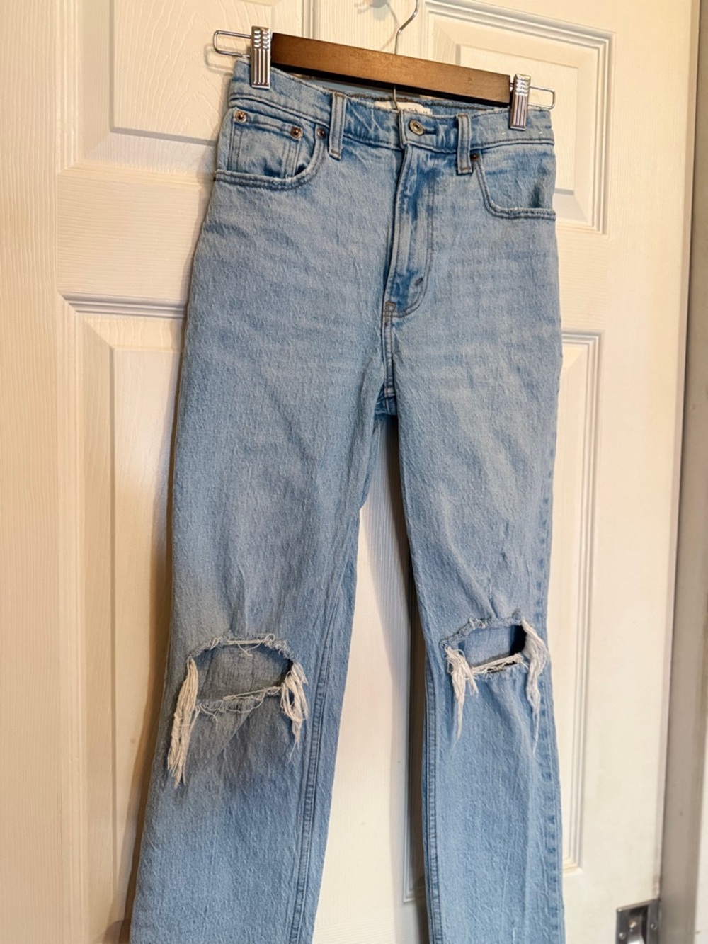Abercrombie & Fitch The 90’s Straight Leg Ultra High Rise Ripped Jeans - Picture 3 of 7